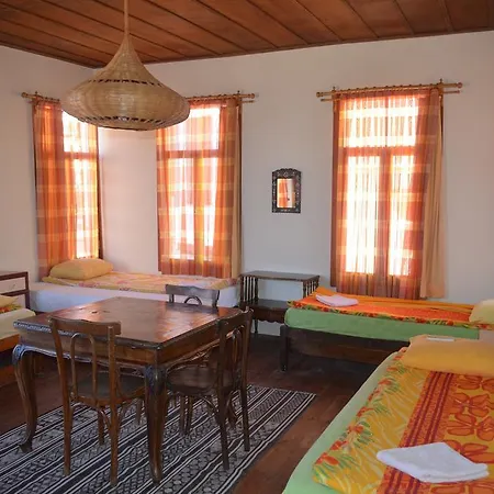 Taksiyarhis Guest house 3*