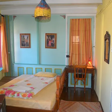 Taksiyarhis Guest house