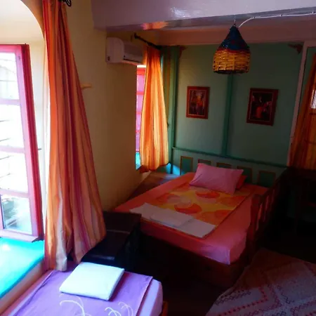 Taksiyarhis Guest house Ayvalik