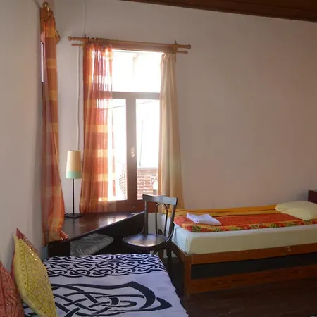 Taksiyarhis Guest house 3*