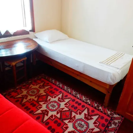 Taksiyarhis Guest house 3*