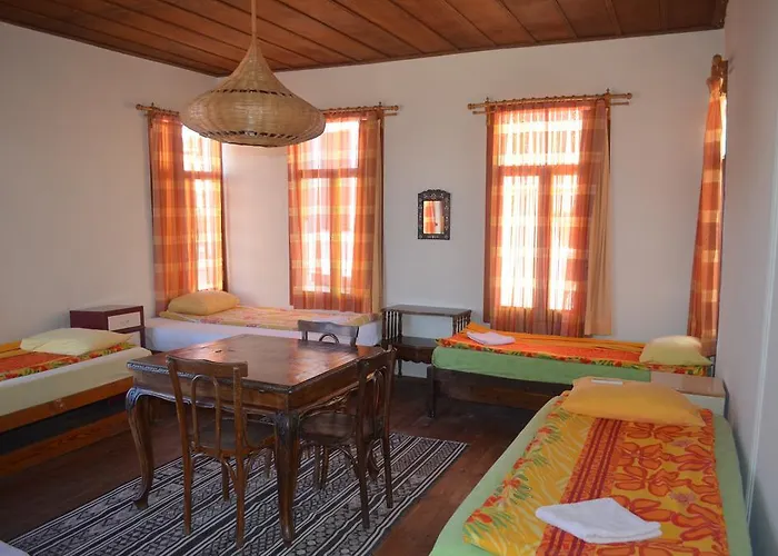 Taksiyarhis 招待所 3*