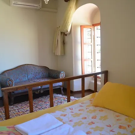 Taksiyarhis Pensjonat 3*