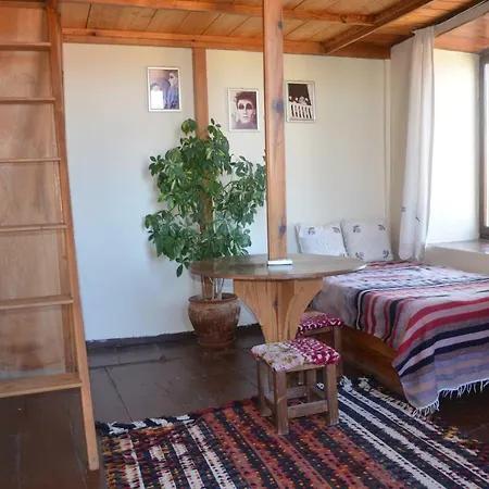 Taksiyarhis Pensjonat 3*