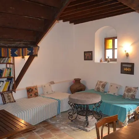 Taksiyarhis Pensjonat 3*