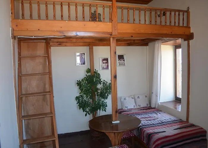 Taksiyarhis بيت ضيافة 3*