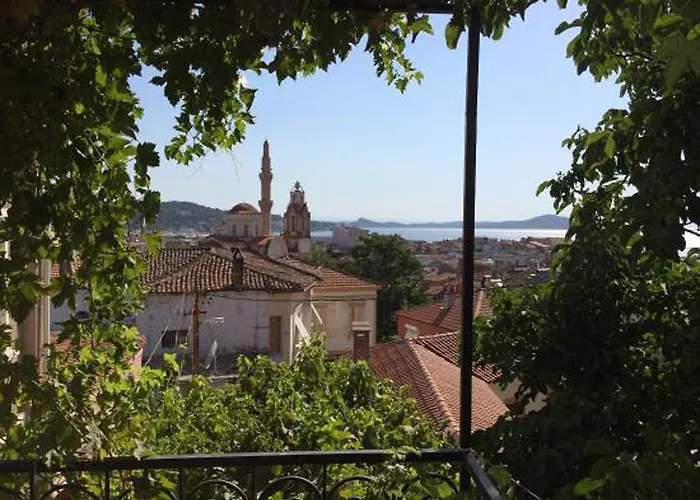 بيت ضيافة Taksiyarhis