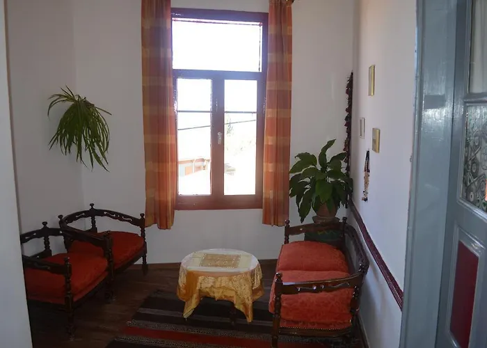 Taksiyarhis بيت ضيافة Ayvalı