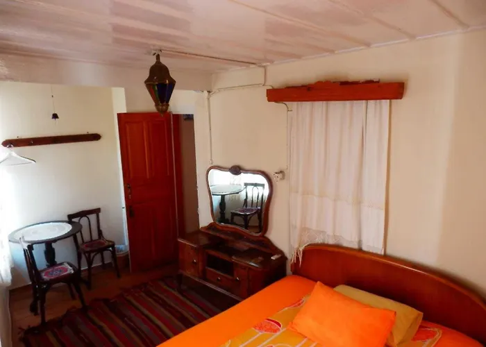 Taksiyarhis بيت ضيافة Ayvalı