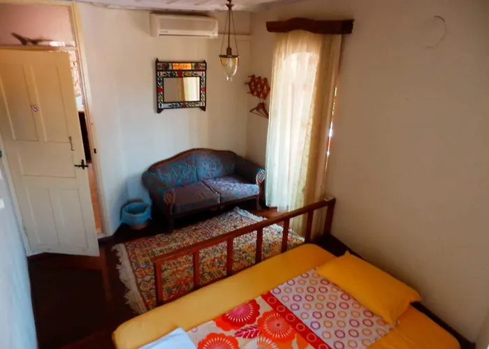 بيت ضيافة Taksiyarhis Ayvalı