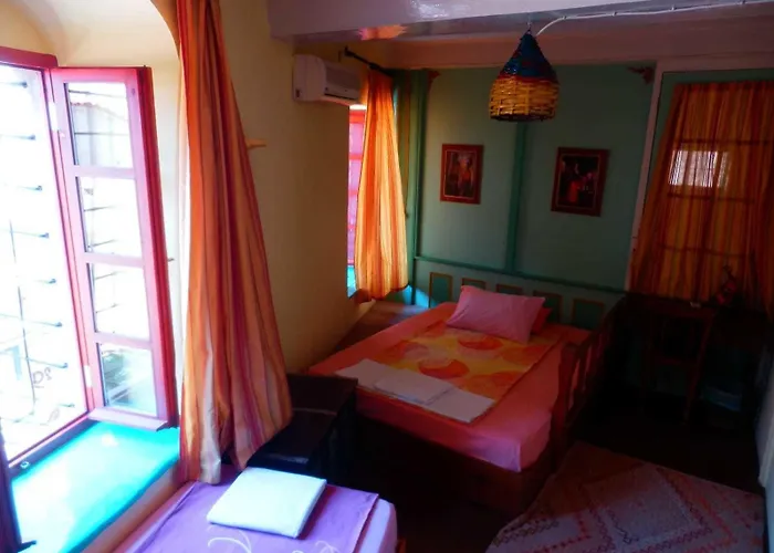 Taksiyarhis بيت ضيافة Ayvalı