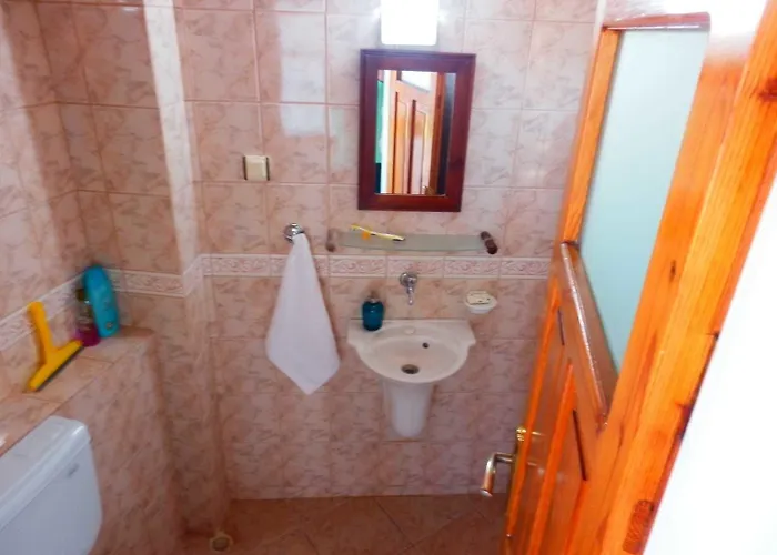 Taksiyarhis بيت ضيافة Ayvalı