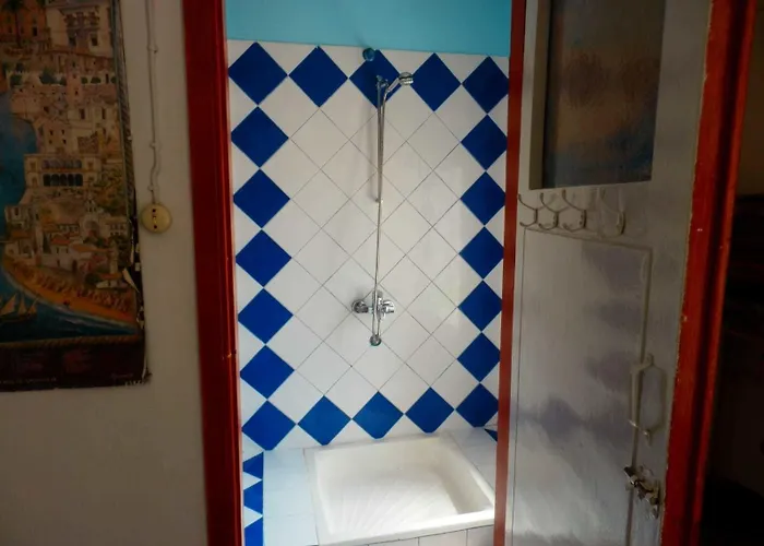 Taksiyarhis بيت ضيافة