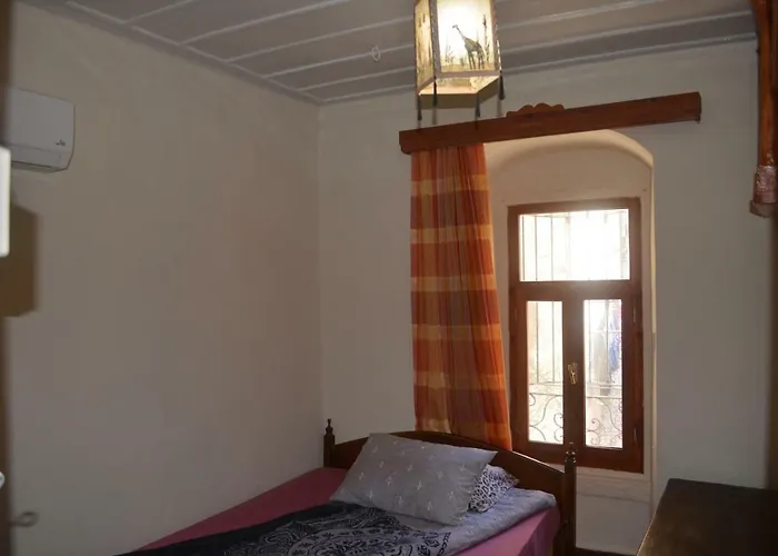 بيت ضيافة Taksiyarhis Ayvalı