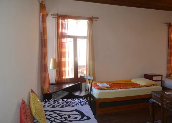 Taksiyarhis بيت ضيافة 3*