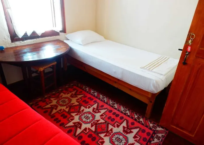 Taksiyarhis بيت ضيافة 3*